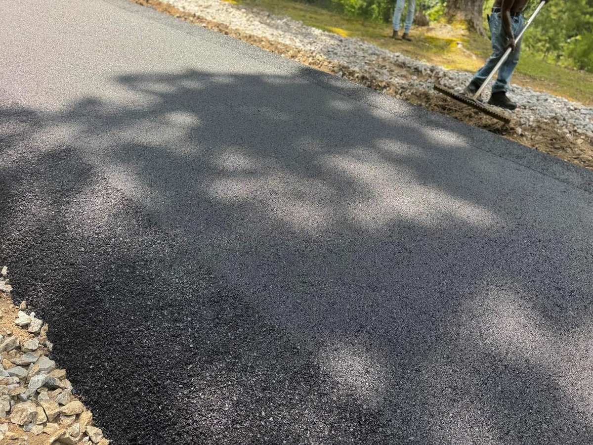 Reliable Asphalt crew on the job